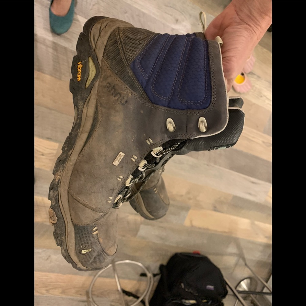 Ahnu womens size 11 M waterproof hiking boots